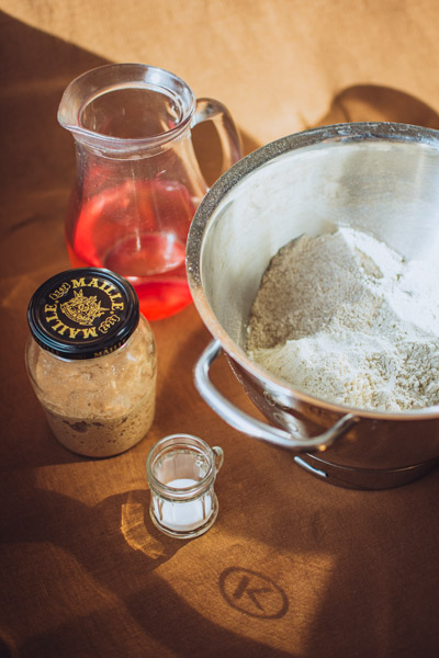Ingrédients de la recette des baguettes tradition: farine, eau, levain et sel