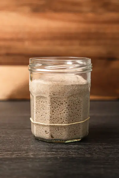 Pot de slurry réalisé à partir de levures de bière après fermentation, de farine et d'eau